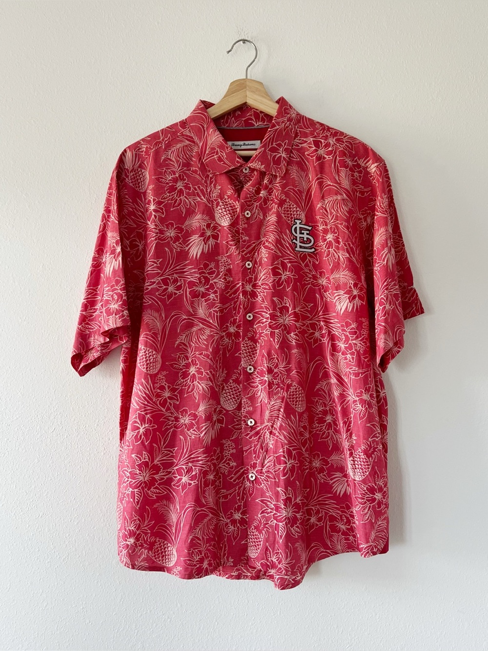 TOMMY BAHAMA | Men’s MLB Cardinals Button Down | XL